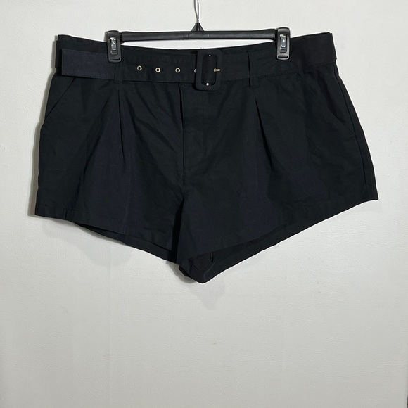 Future Collective Black belted shorts Jenee Naylor sz 20 - Picture 1 of 14